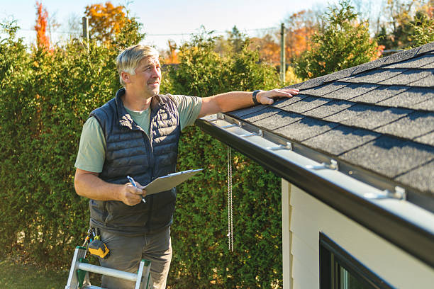 Professional Roofing technician working in Lebec, CA